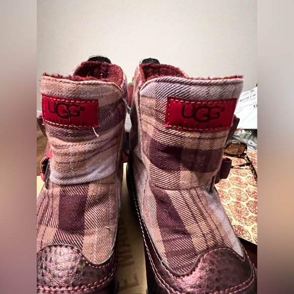 UGG Marais Waterproof Wool-Lined Boots - Like New - Picture 2 of 6